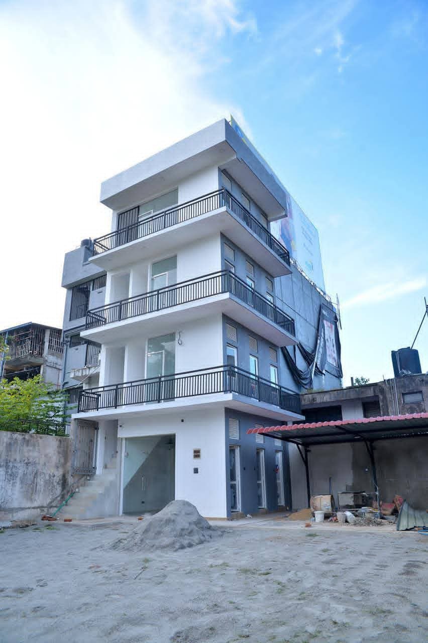 කුරුණැගල කොළඹ පාරේ වැහැර ගොඩනැගිල්ලක් විකිණිමට 