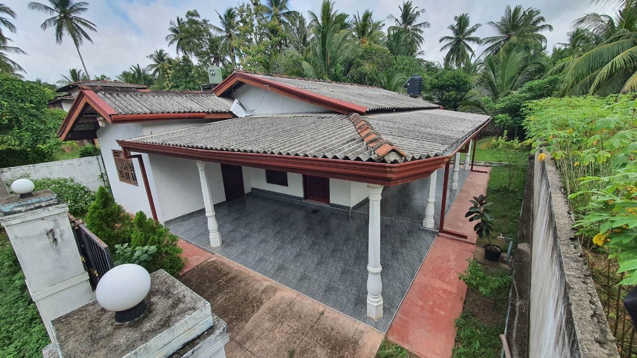 වාරියපොලින් නිවසක්